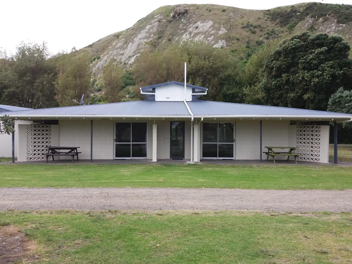Mahia Motel And Holiday Park Экстерьер фото