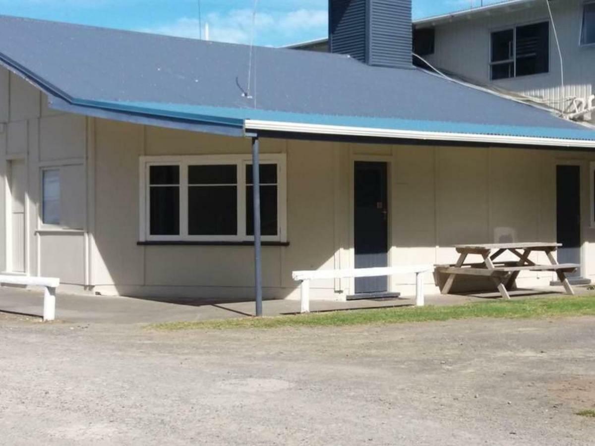 Mahia Motel And Holiday Park Экстерьер фото