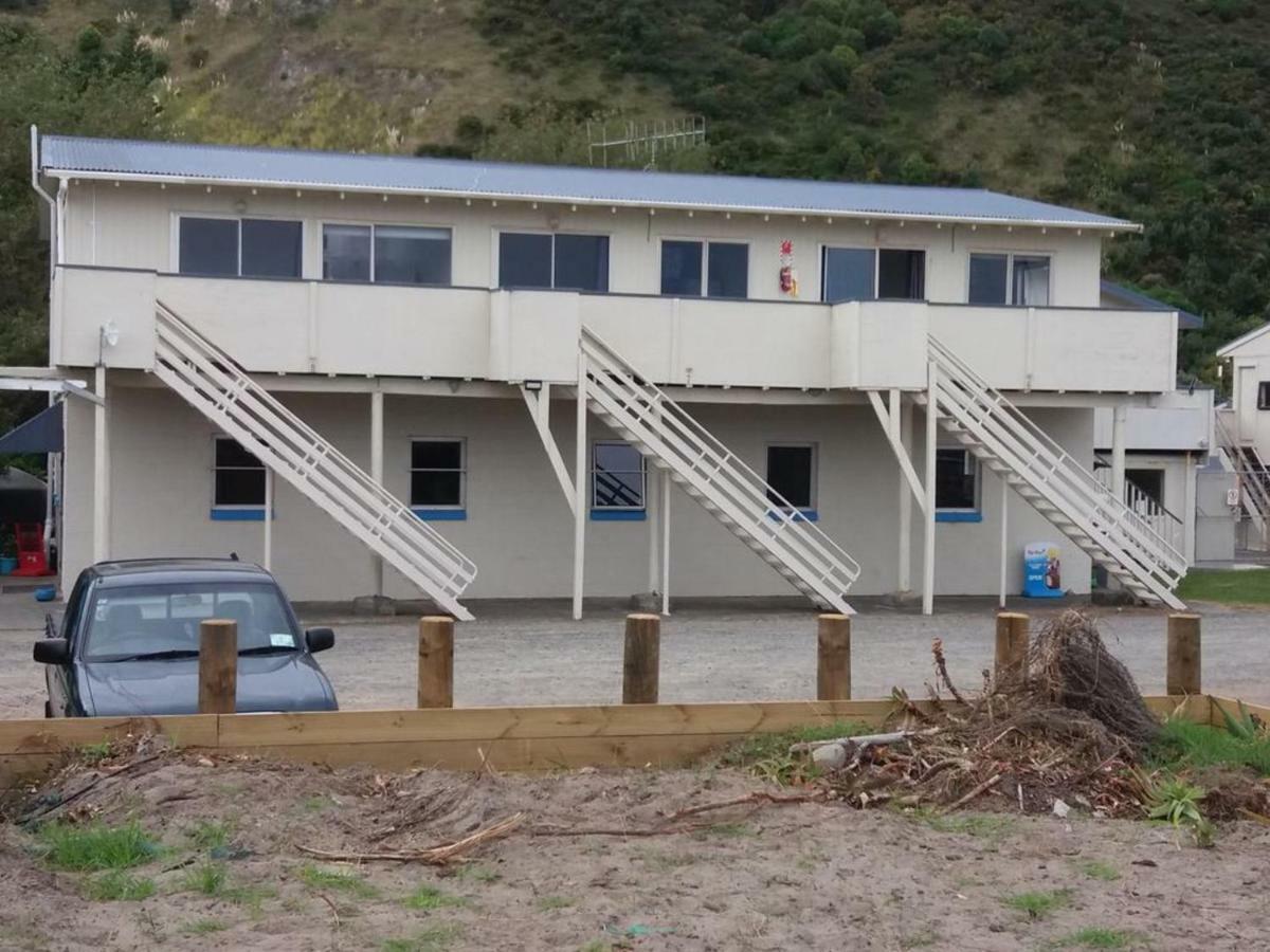 Mahia Motel And Holiday Park Экстерьер фото
