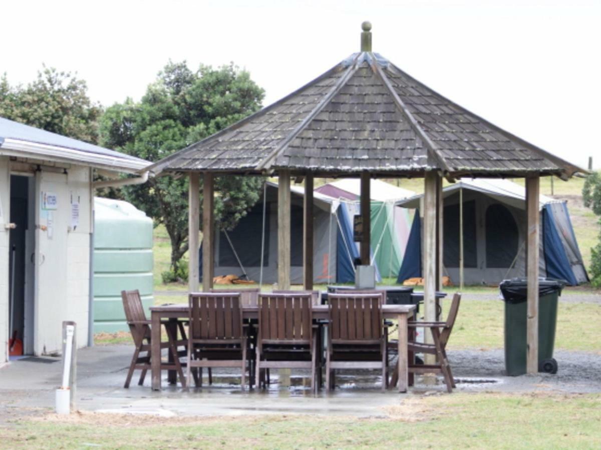 Mahia Motel And Holiday Park Экстерьер фото